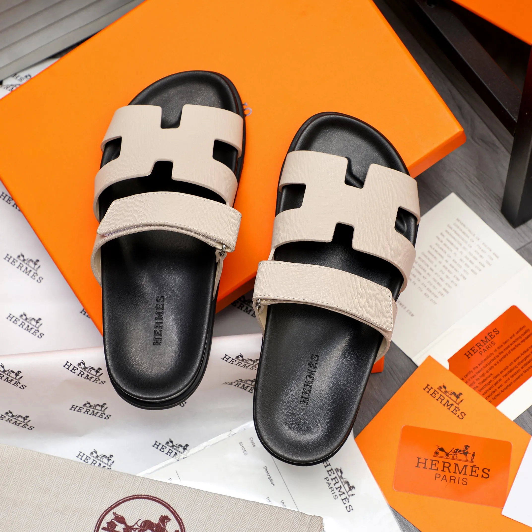 Men's shoes 💰340 Product trademark: Hermes "Hermes" Couple's slippers Regular size: 36-46 Product material: Selected vertical grain cowhide upper, microfiber lining, original outsole